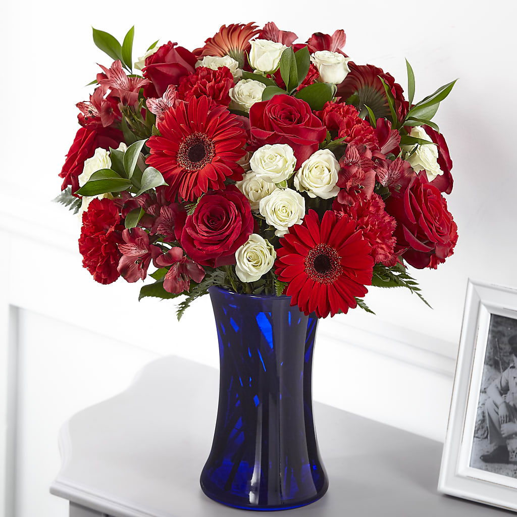 Hearts Embrace Bouquet – Joya Flowers, Central Islip NY