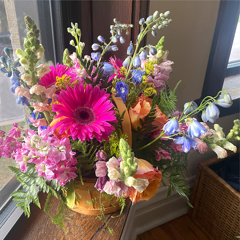 Garden of Life Basket –  Joya Flowers, Central Islip NY