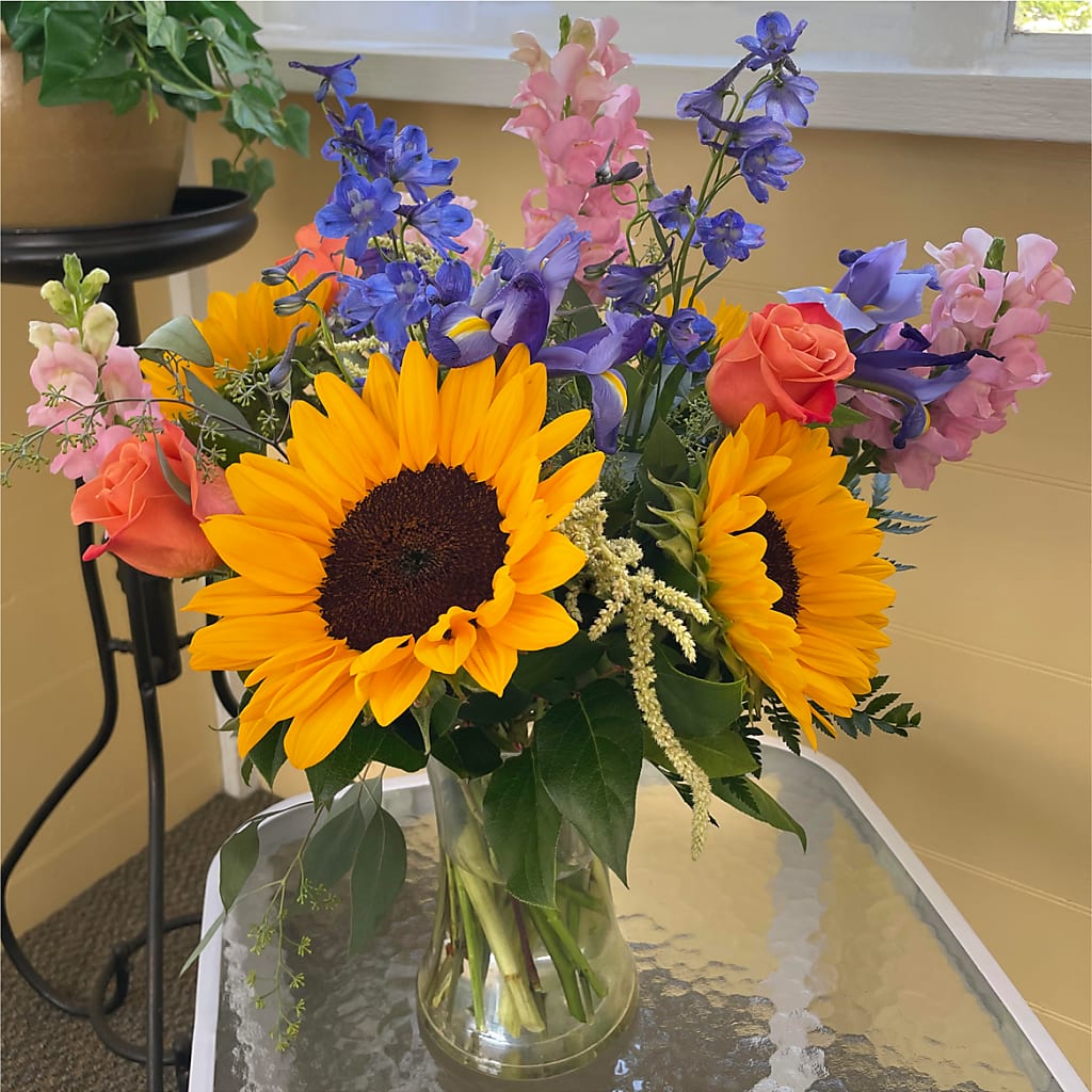 Rays of Life Bouquet –  Joya Flowers, Central Islip NY