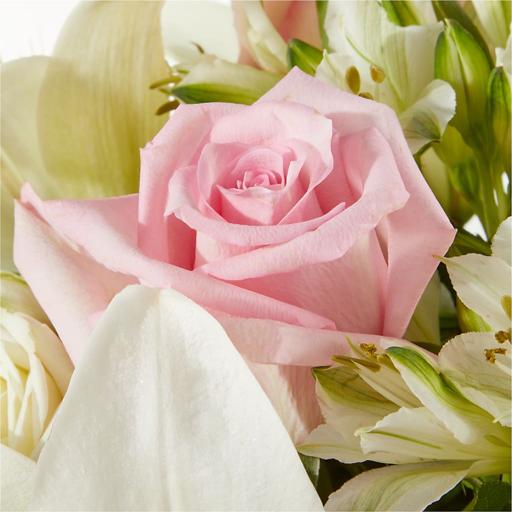 Kindhearted Bouquet –  Joya Flowers, Central Islip NY